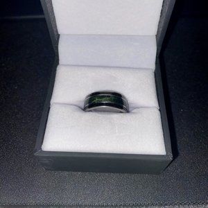 Jewelry by Johan Men's Wedding Band/Engagement Ring (Size 7)